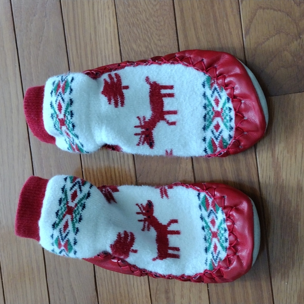 2 Pairs Hanna Andersson holiday reindeer moccasins 12-1y And Red Moccasins 1y